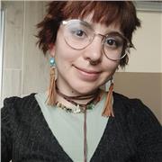Profesora titulada con más de 8 años de experiencia.